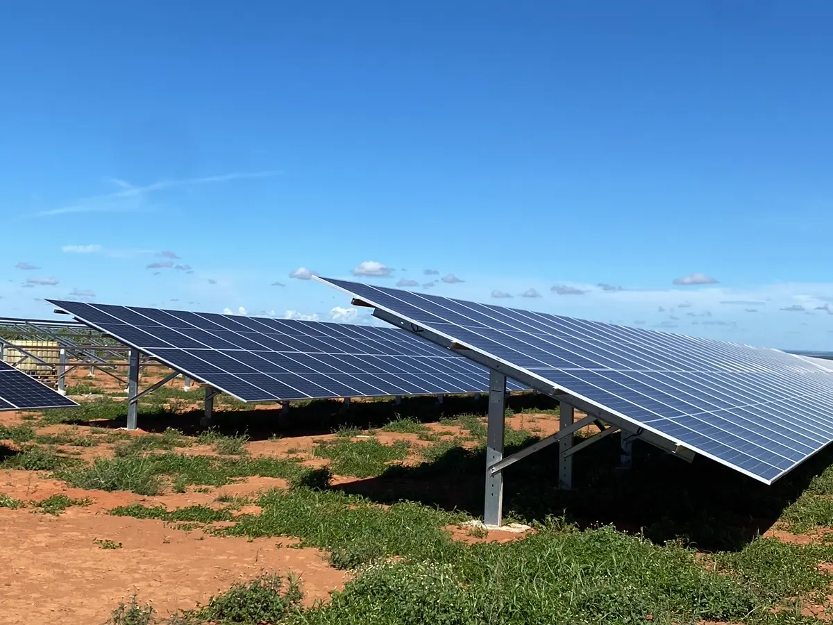 Usina solar em solo, área rural