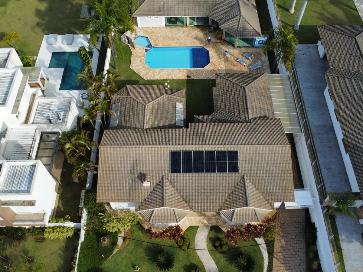 Vista aérea de residência com sistema instalado